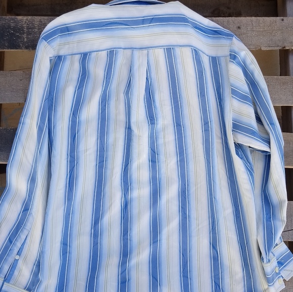 Tommy Bahama button front 100% silk shirt large - Picture 2 of 4